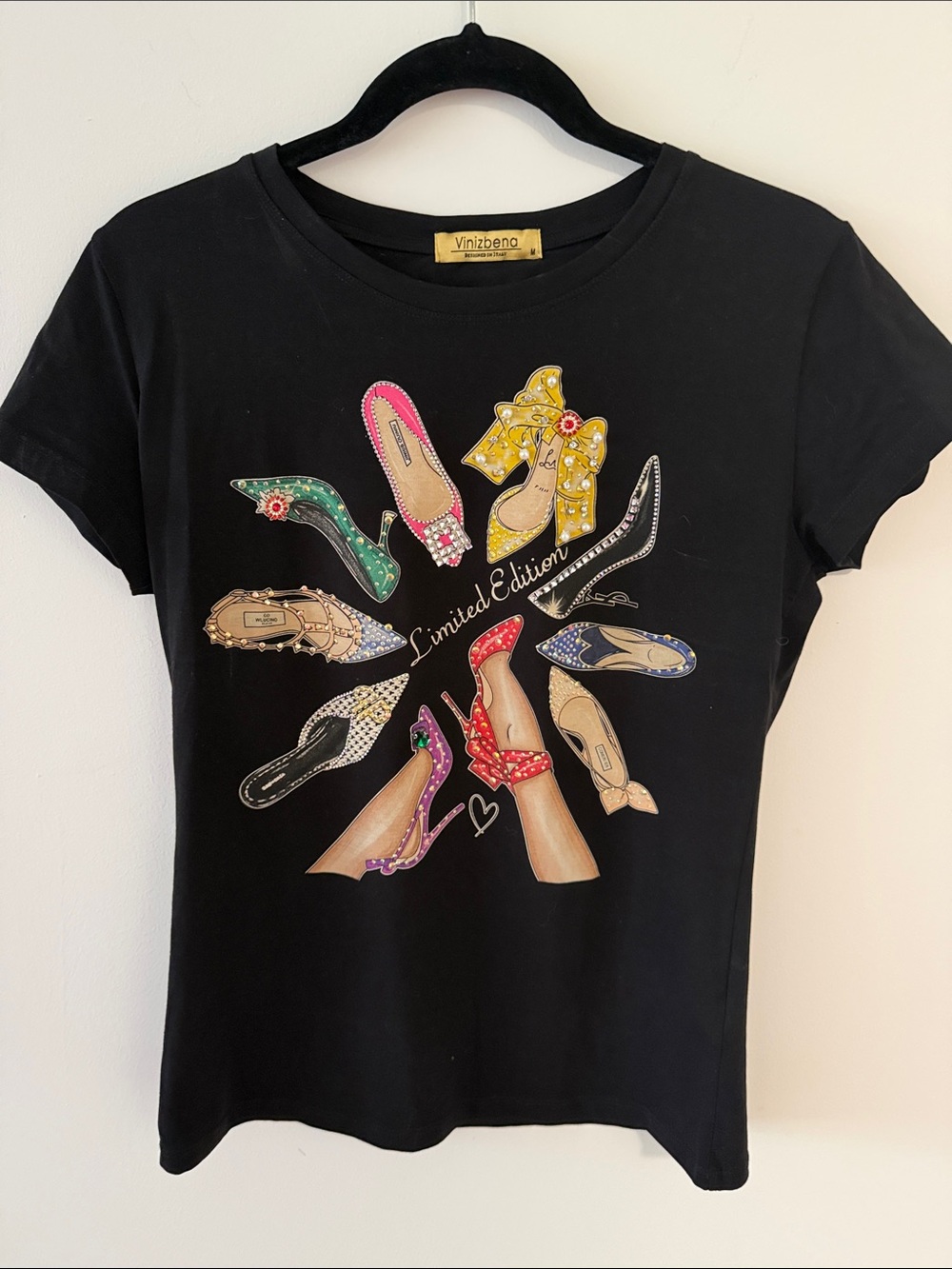 Vinizbena Limited Edition Shoe Novelty Short Sleeve Black Tee Shirt. Size M.